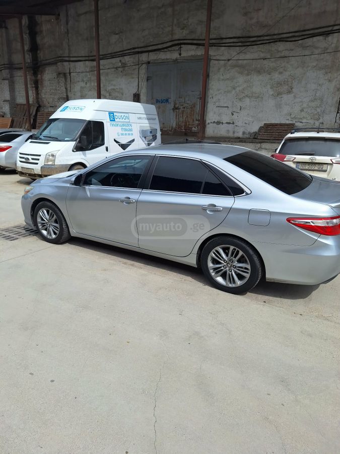 Toyota Camry - фото 2