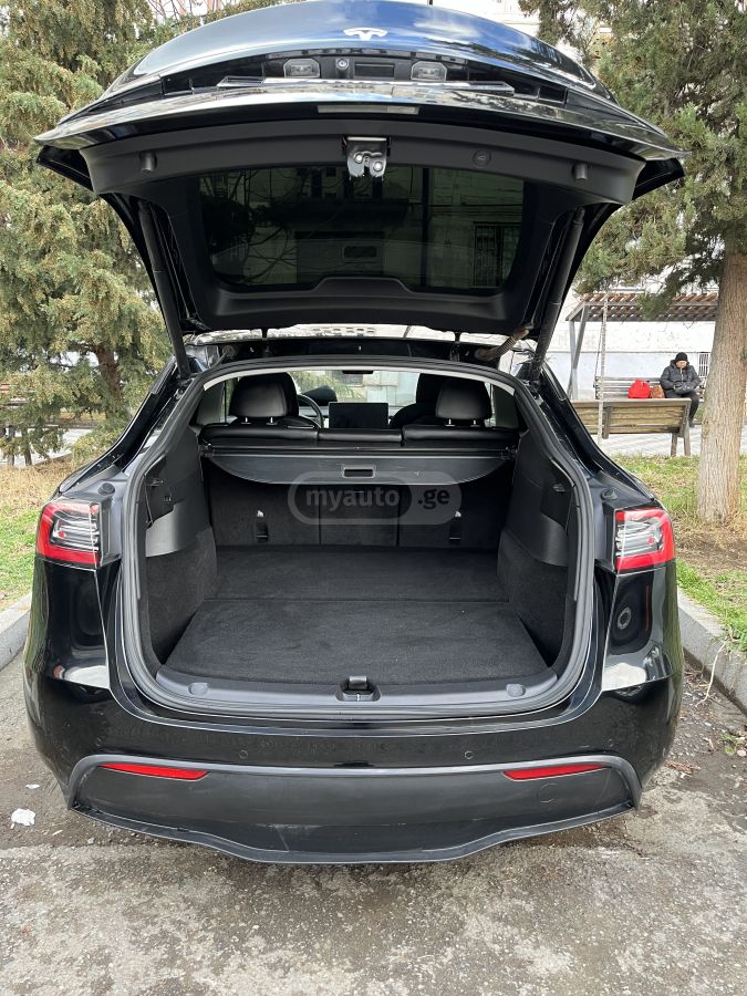 Tesla Model Y - фото 11
