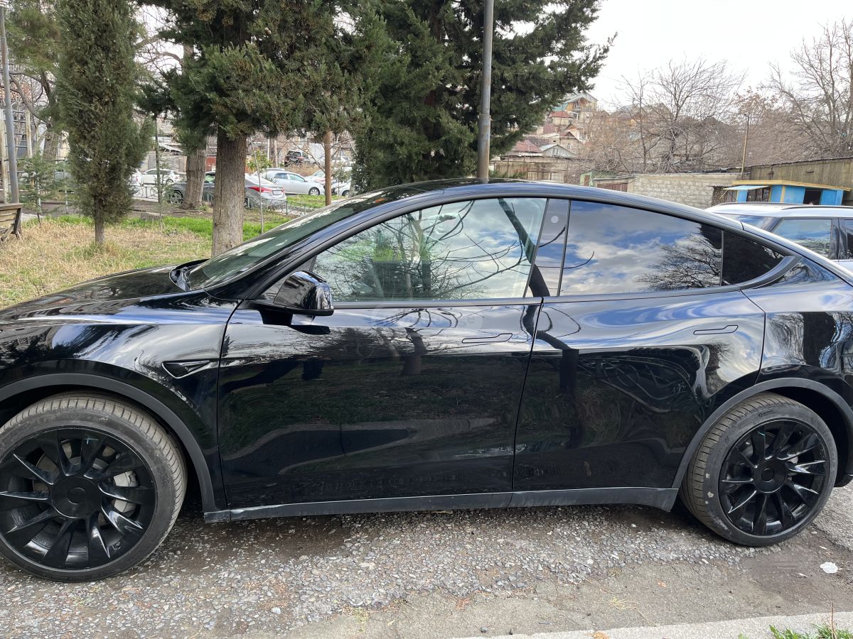 Tesla Model Y - фото 14