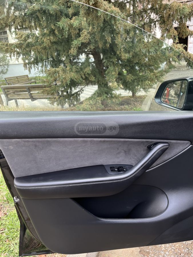 Tesla Model Y - фото 6