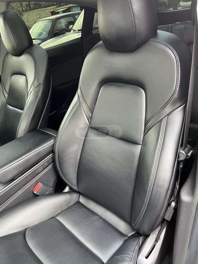 Tesla Model Y - фото 7