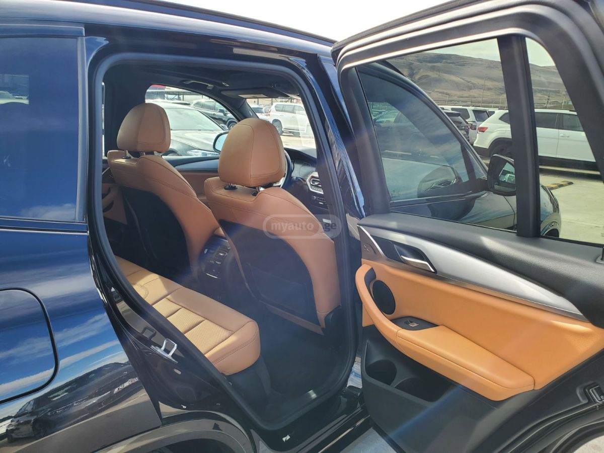 BMW sDrive30i 4dr 4x2 Sports Activ — миниатюра 8