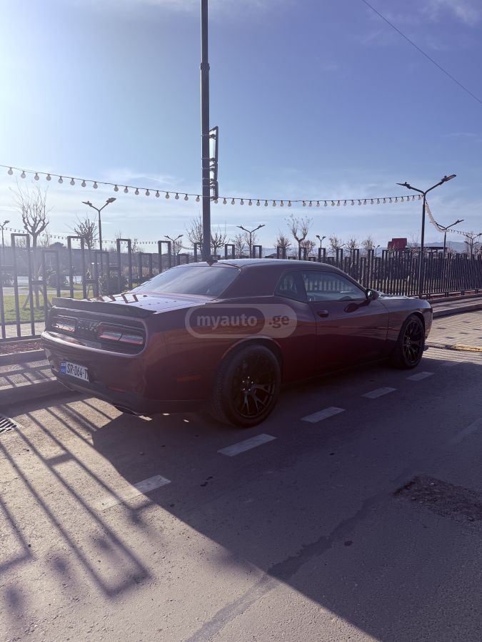 Dodge Challenger - фото 6