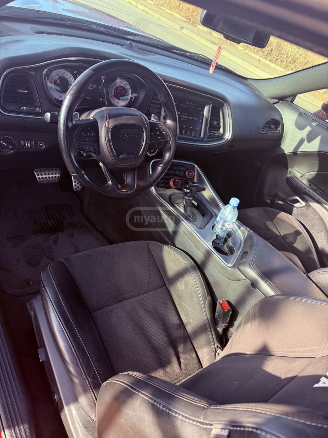 Dodge Challenger - фото 8