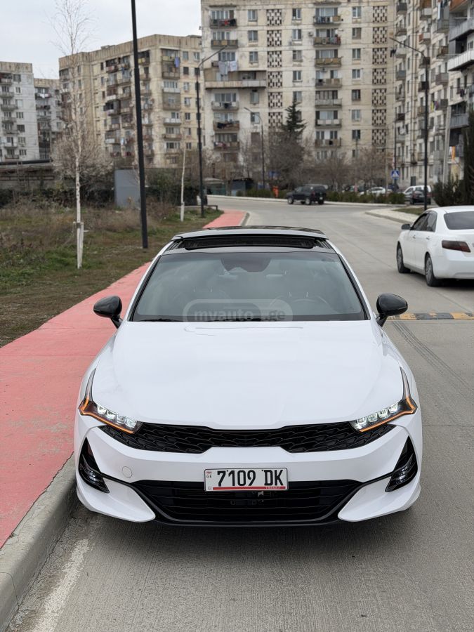 Kia K5 - фото 1
