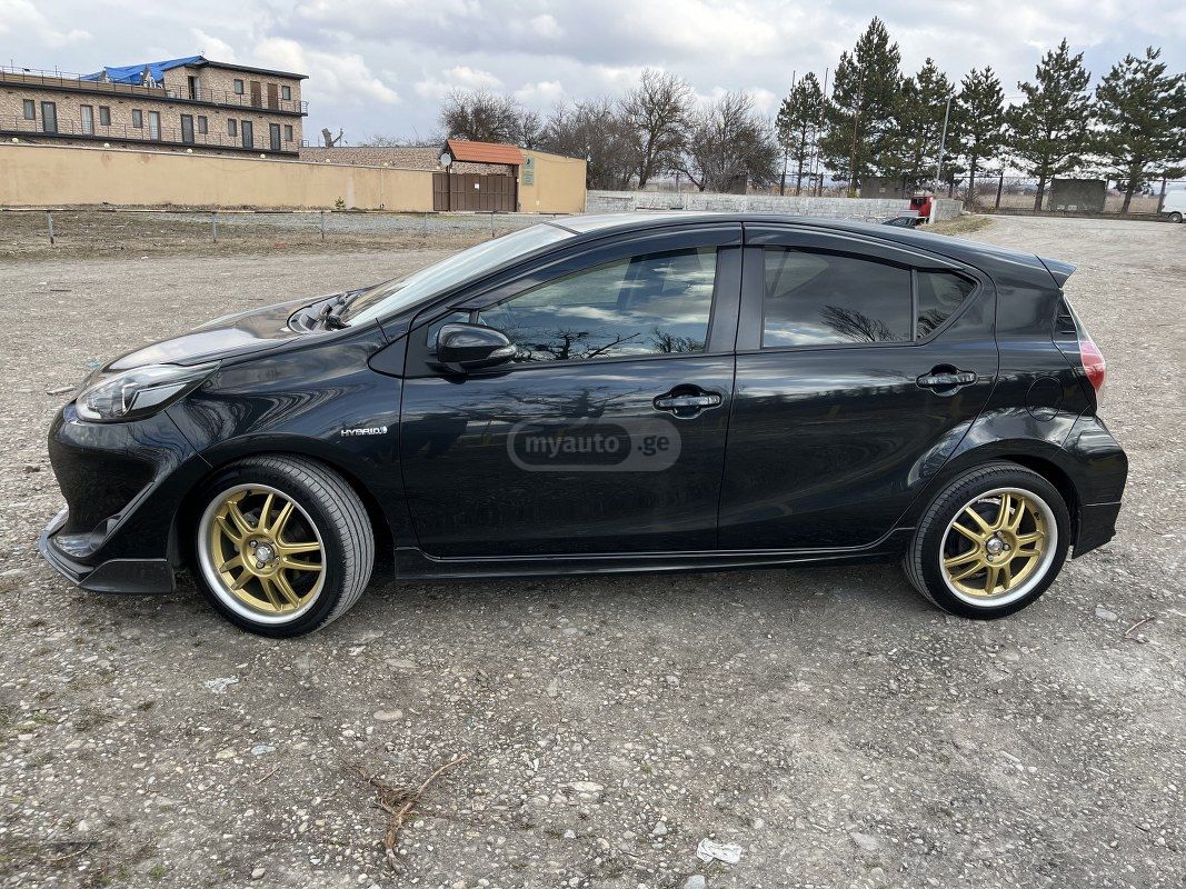 Toyota Aqua - фото 3