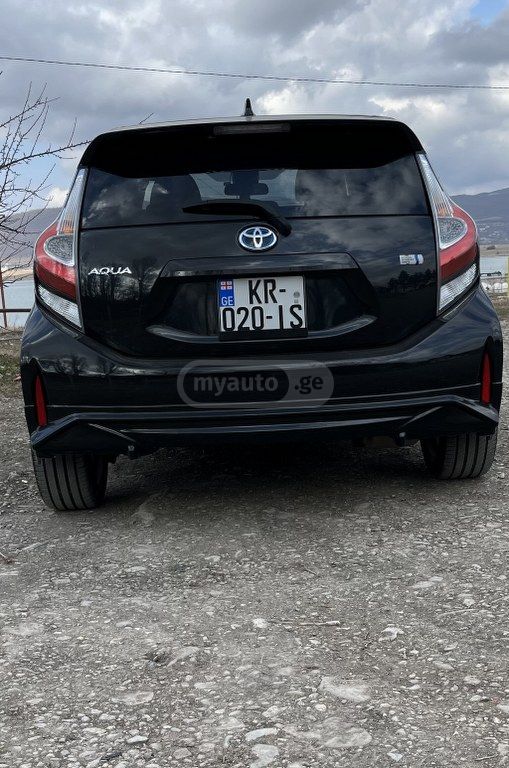Toyota Aqua - фото 4