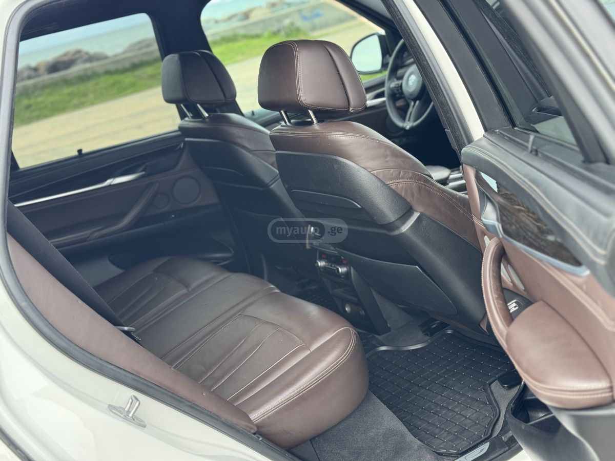 BMW X5 - фото 11