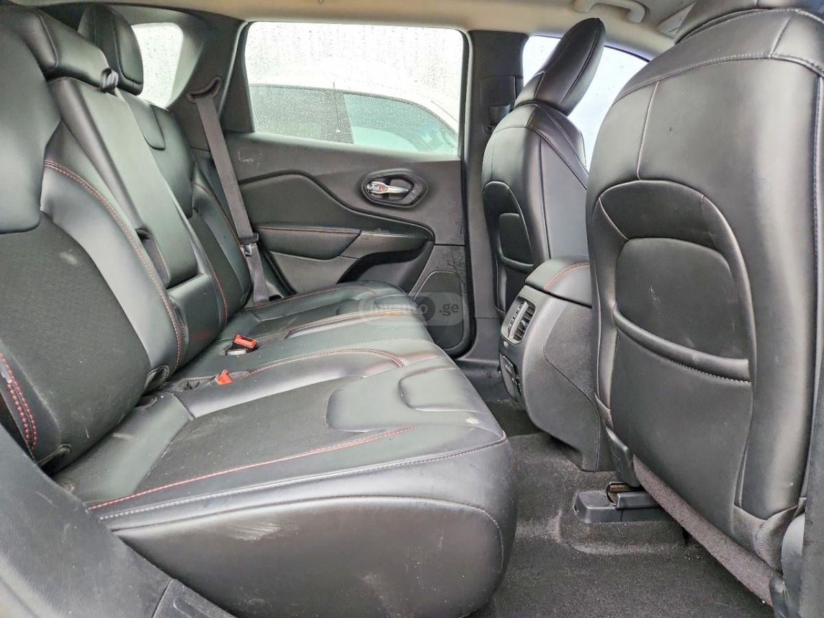 Jeep Cherokee - фото 9
