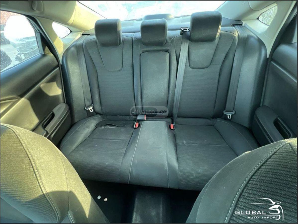 Honda Insight - фото 8