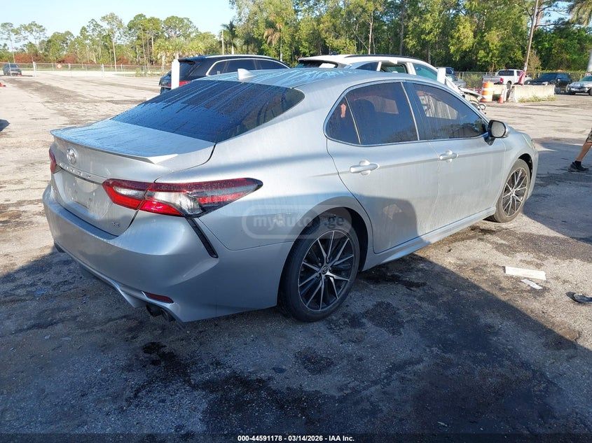Toyota Camry - фото 4