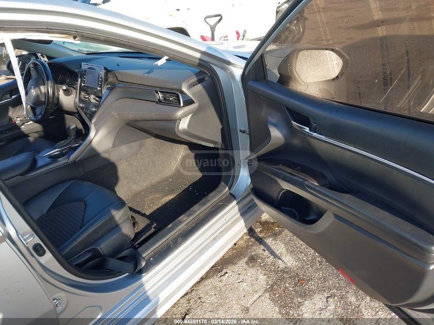 Toyota Camry - фото 5