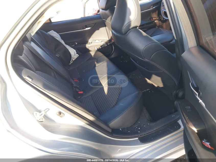 Toyota Camry - фото 8