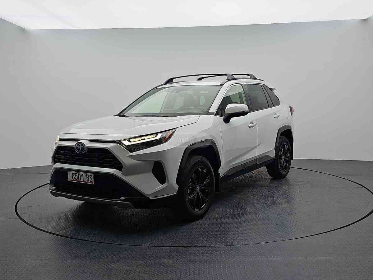 Toyota SE 4dr All Wheel Drive CVT — миниатюра 2