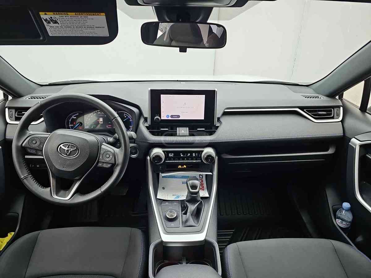 Toyota SE 4dr All Wheel Drive CVT — миниатюра 9