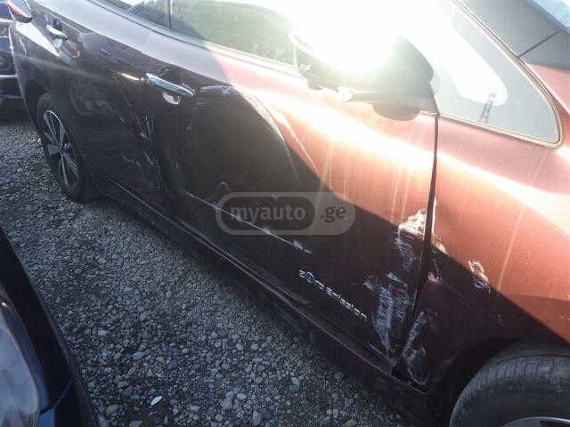 Nissan SL PLUS 4dr Hatchback Automati — миниатюра 6