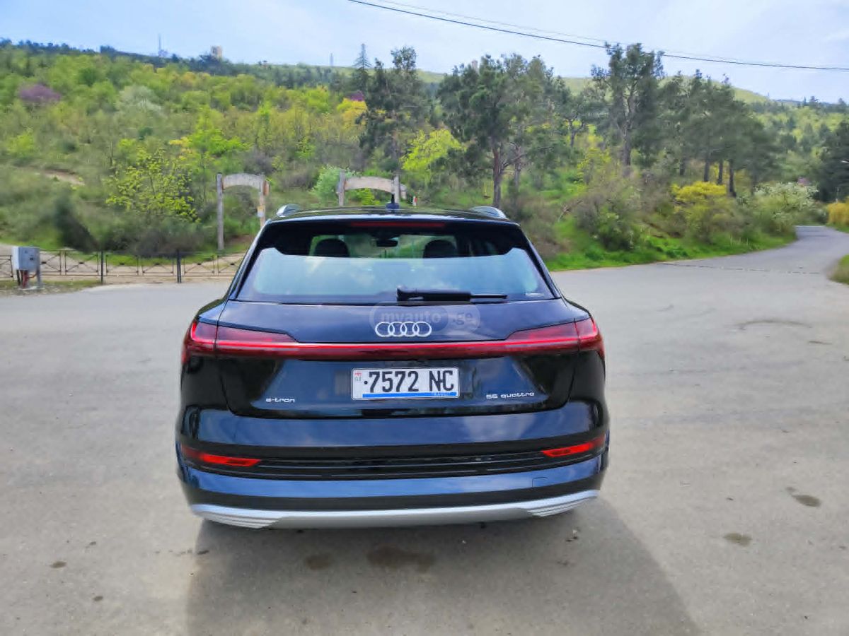 Audi E-Tron - фото 3