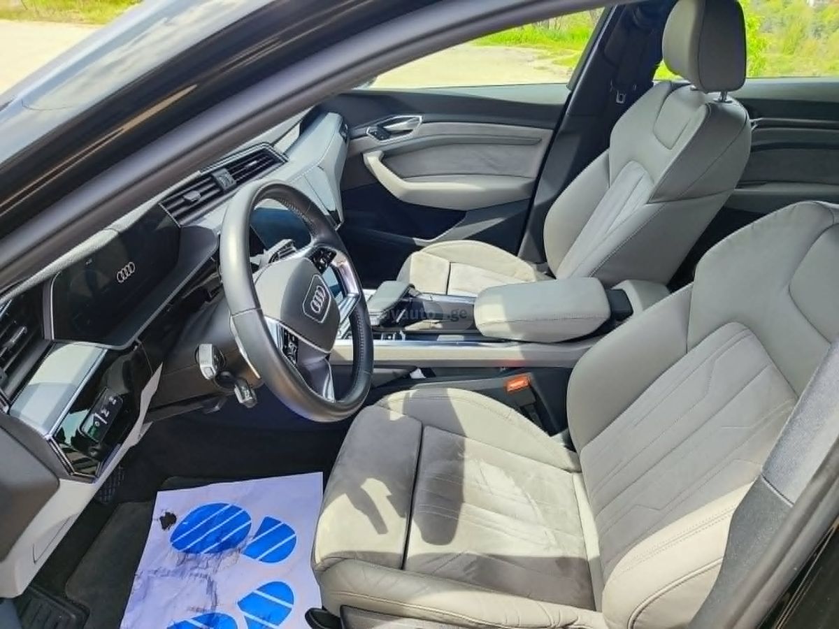 Audi E-Tron - фото 5