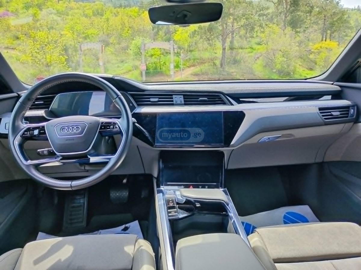 Audi E-Tron - фото 7