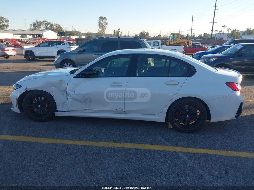 BMW Base 4dr Rear Wheel Drive Seda — миниатюра 13