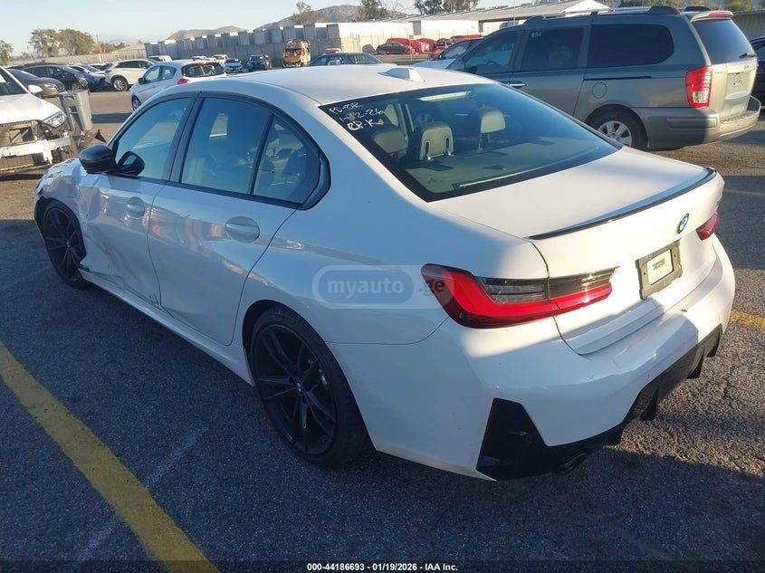 BMW Base 4dr Rear Wheel Drive Seda — миниатюра 3