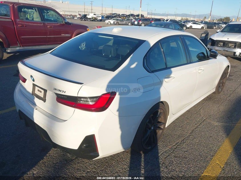 BMW Base 4dr Rear Wheel Drive Seda — миниатюра 4