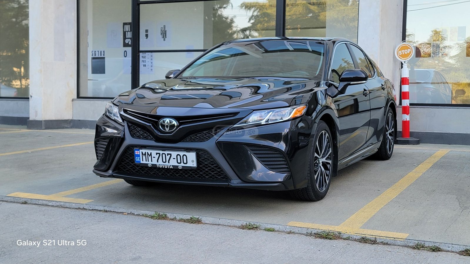 Toyota Camry - фото 1