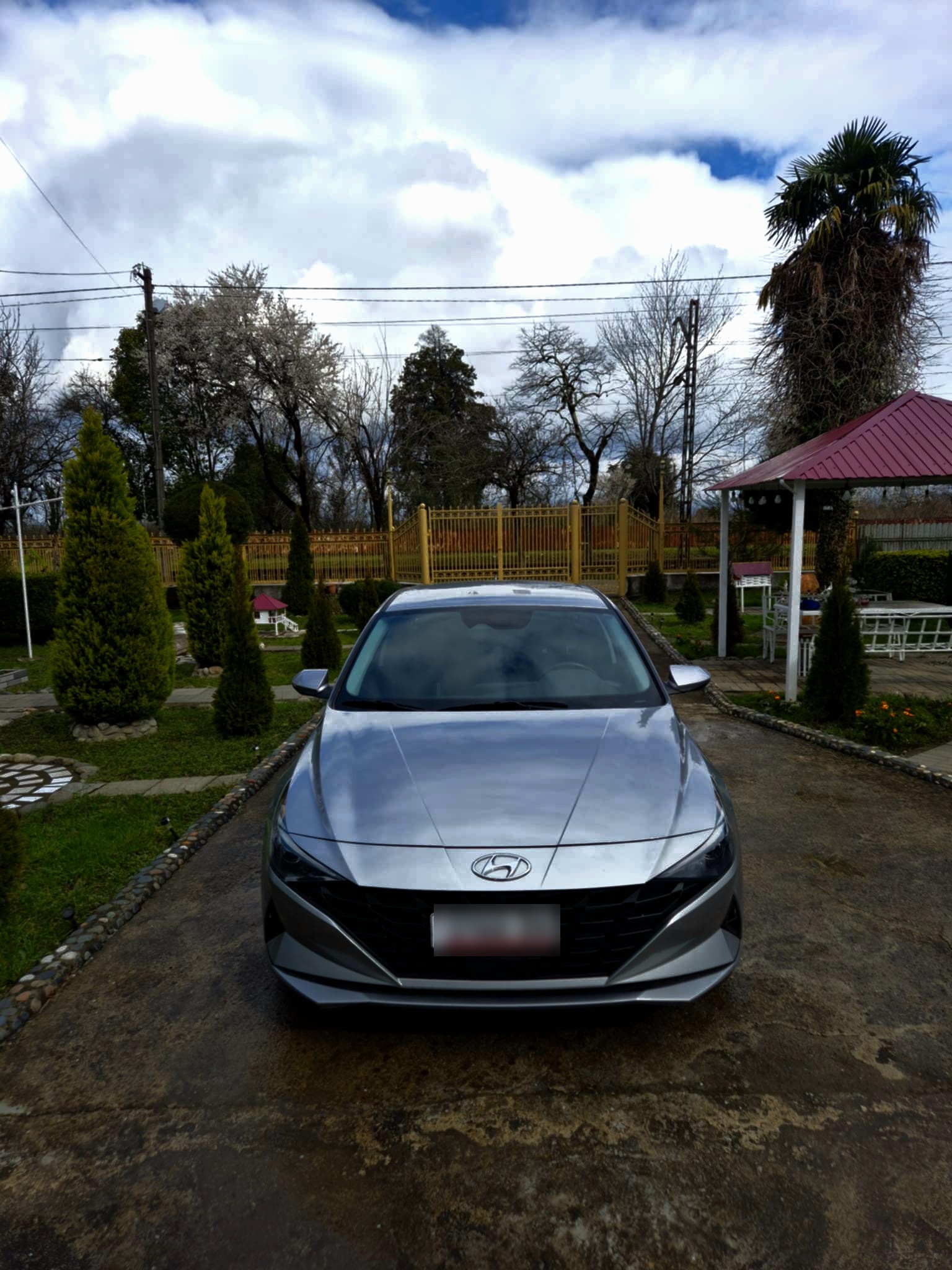 Hyundai Elantra - фото 1