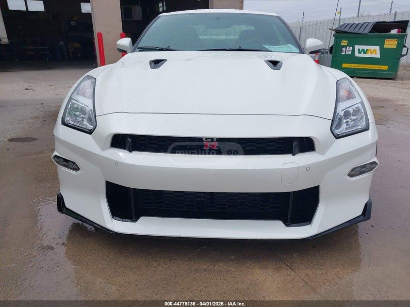 Nissan GT-R - фото 10