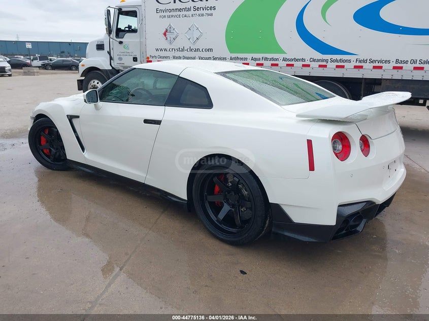 Nissan GT-R - фото 3