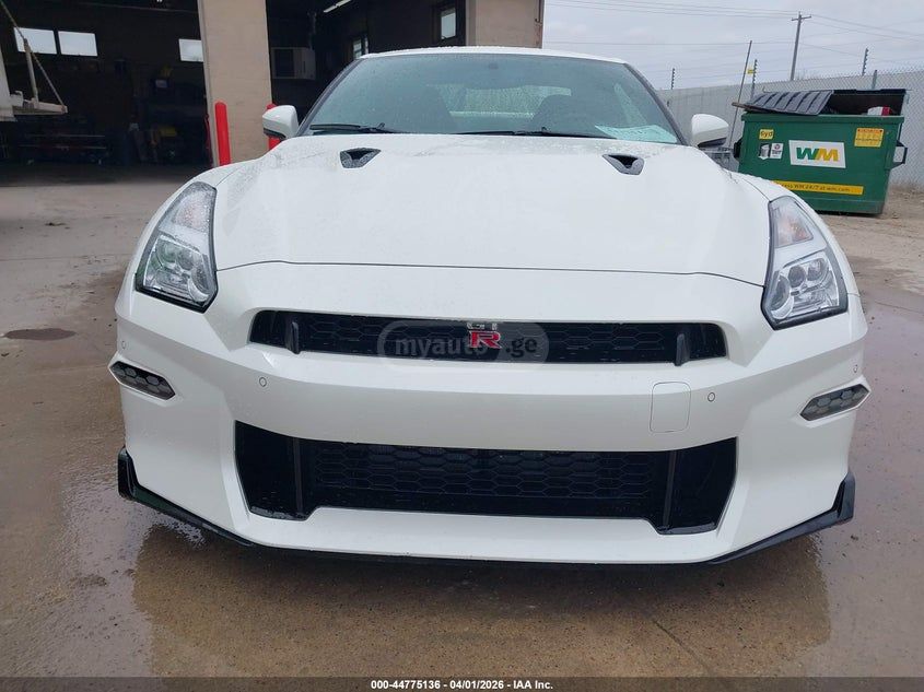 Nissan GT-R - фото 6