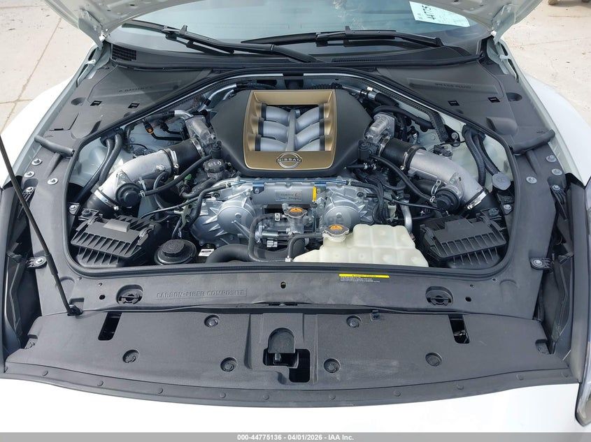 Nissan GT-R - фото 8