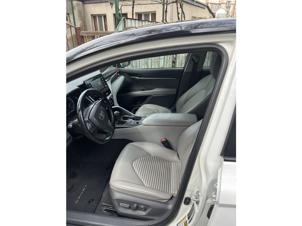 Toyota Camry - фото 8