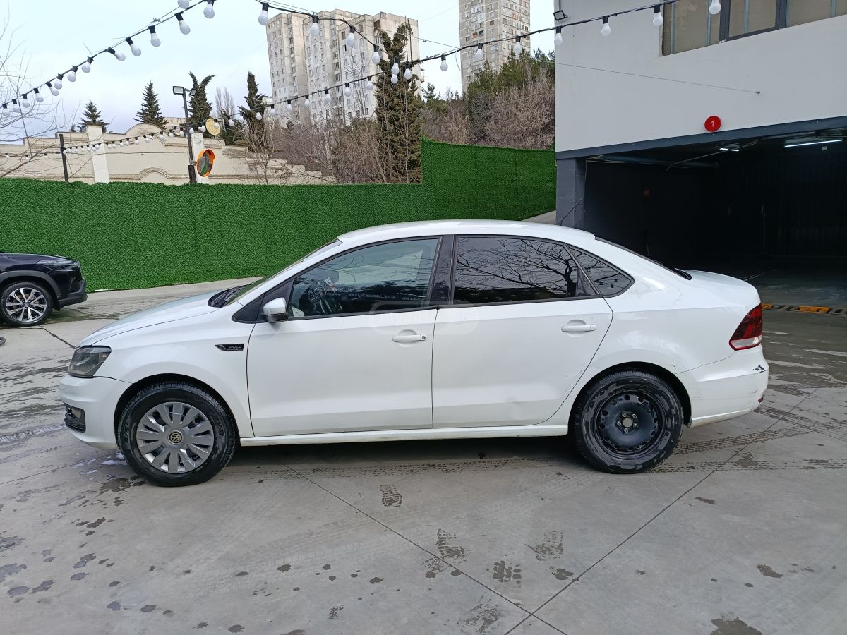 Volkswagen Jetta - фото 1
