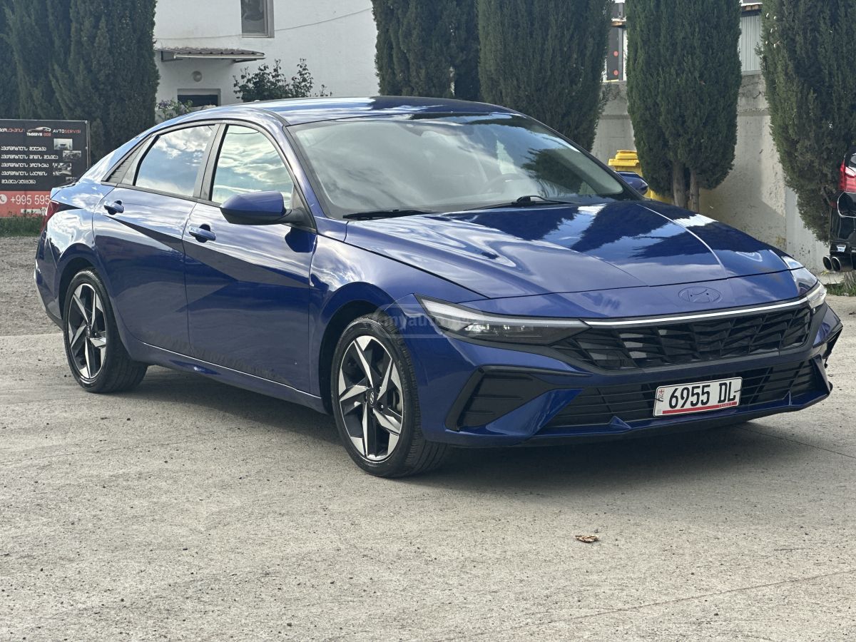 Hyundai Elantra - фото 1
