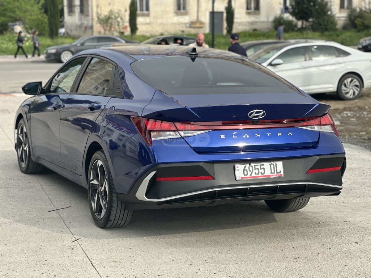 Hyundai Elantra - фото 4
