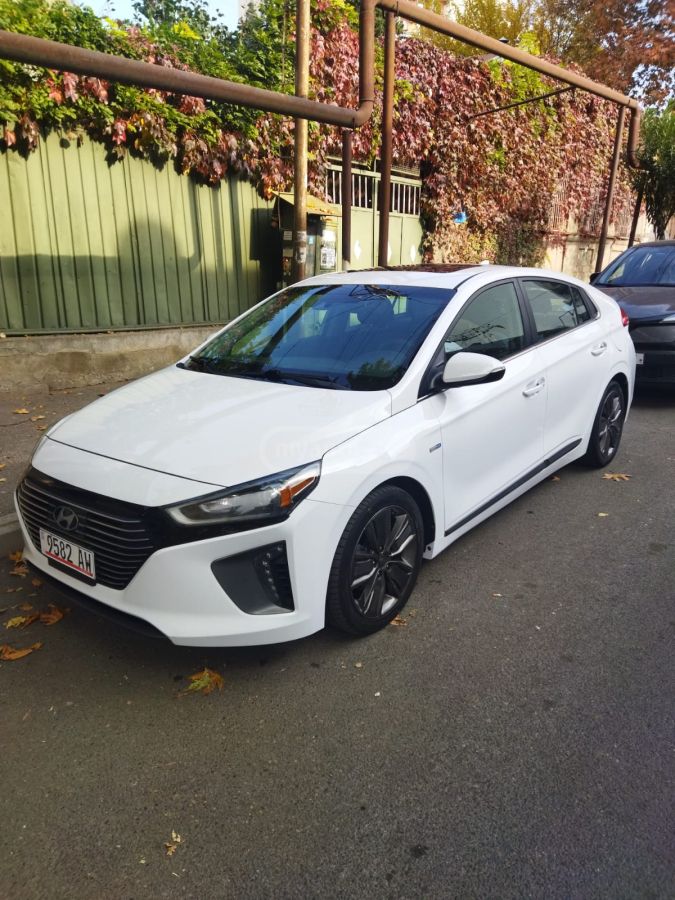 Hyundai Ioniq - фото 1
