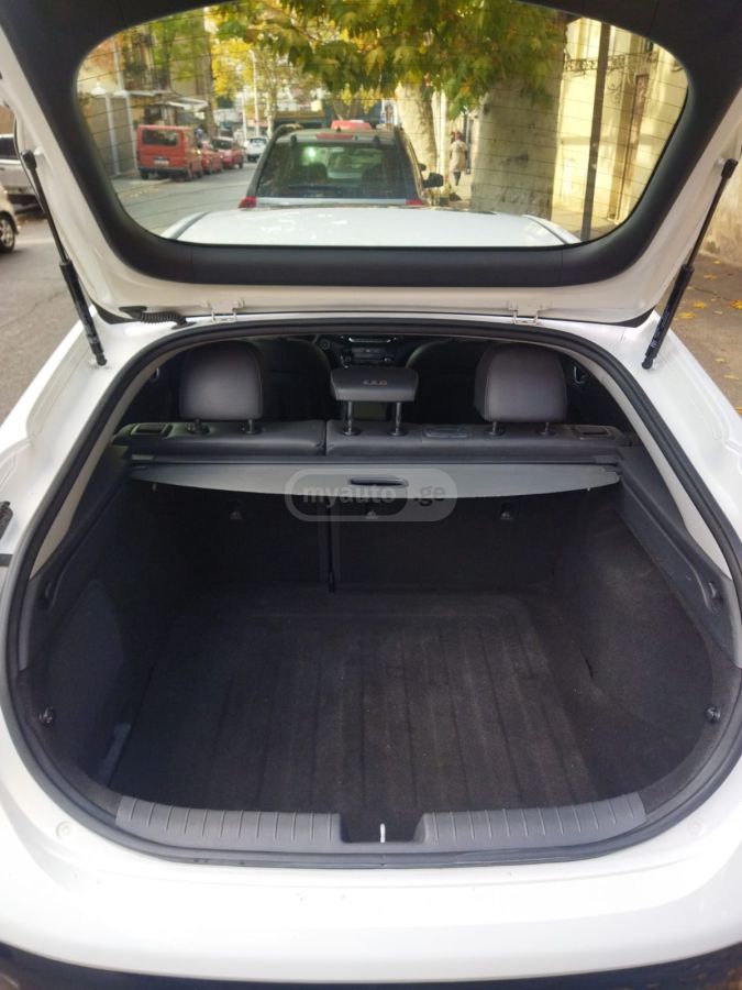 Hyundai Ioniq - фото 10