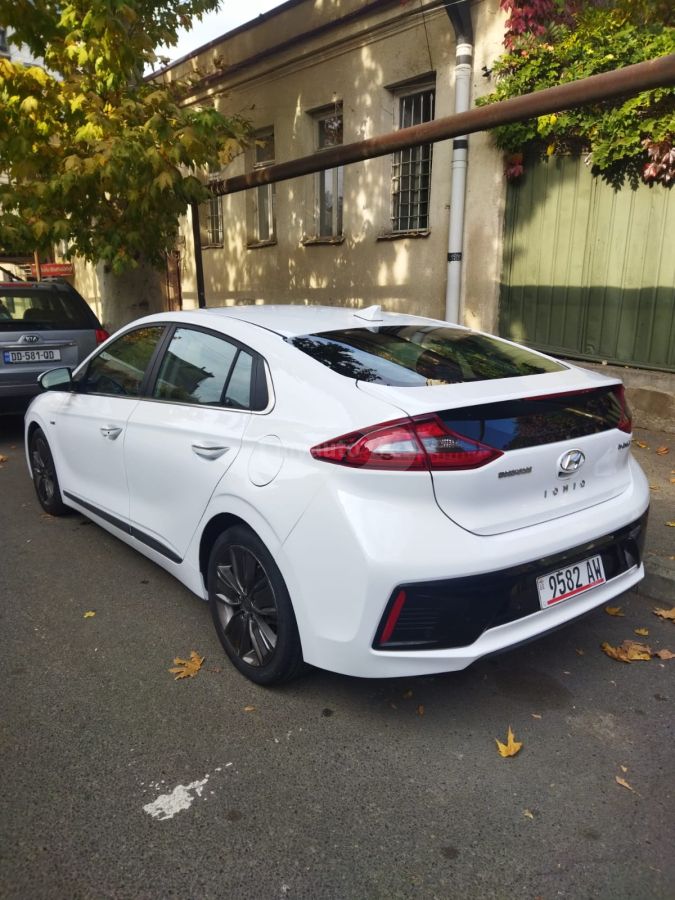 Hyundai Ioniq - фото 3