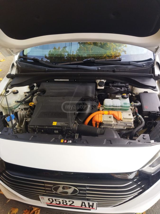 Hyundai Ioniq - фото 8