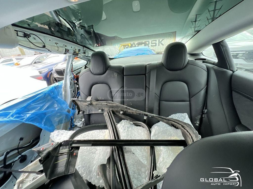 Tesla Model 3 - фото 10