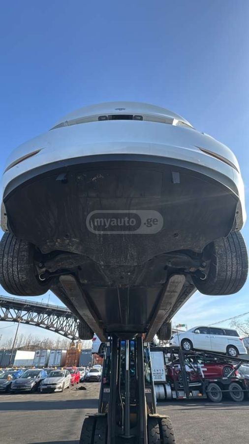 Tesla Model 3 - фото 15