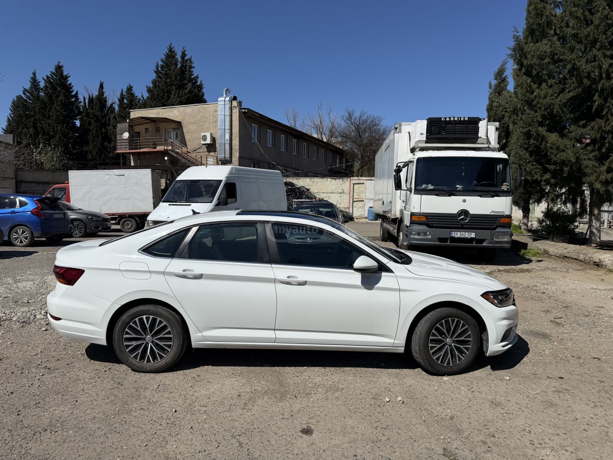 Volkswagen Jetta - фото 4