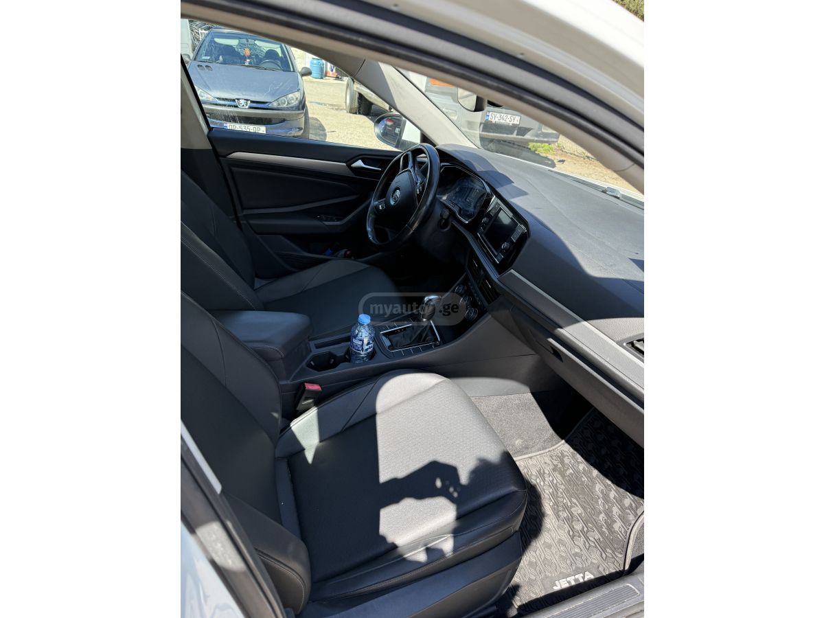 Volkswagen Jetta - фото 8