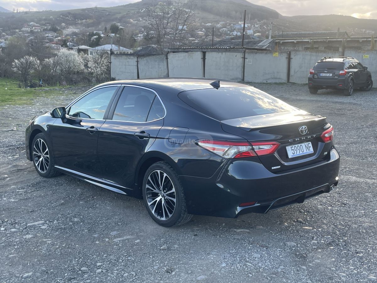 Toyota Camry - фото 2