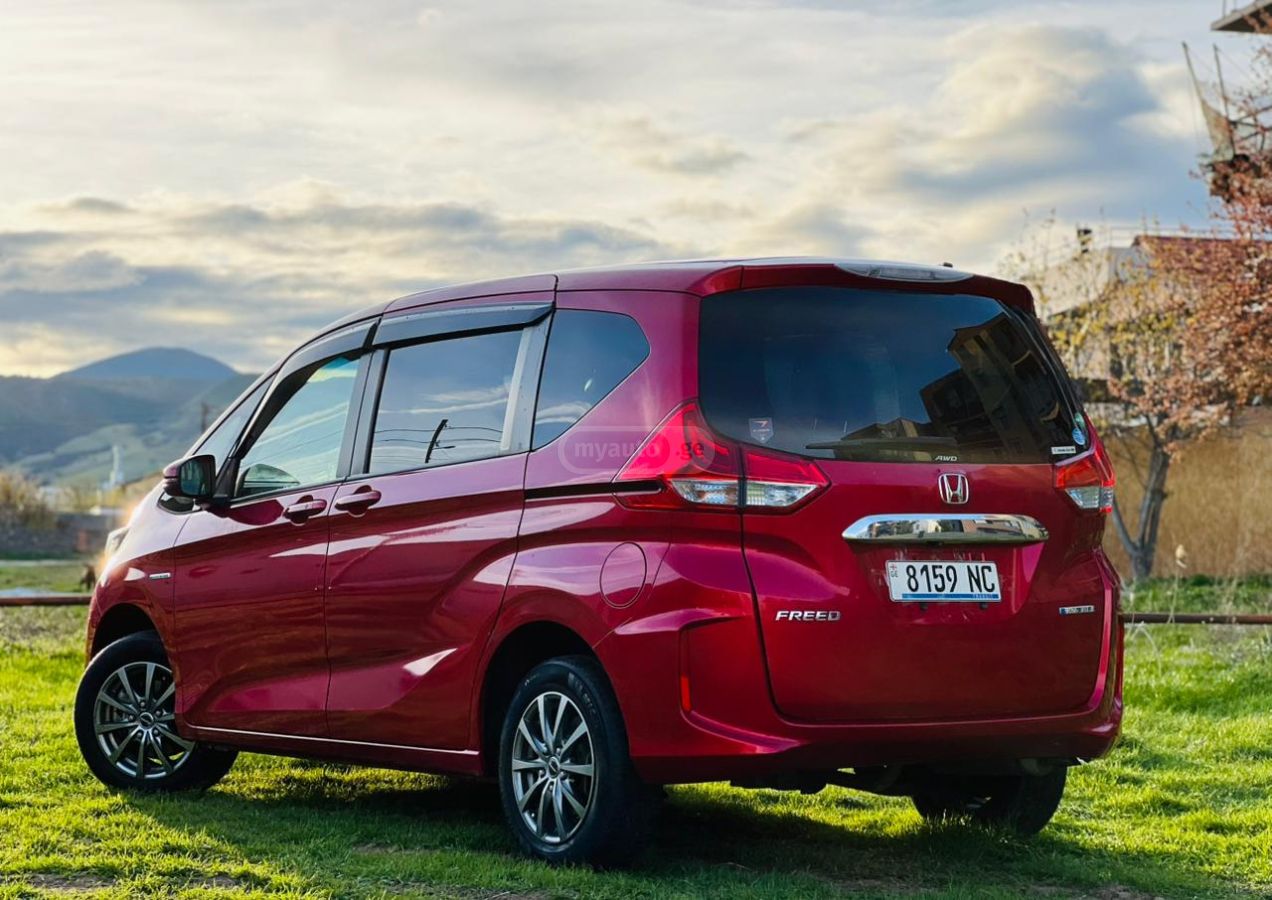 Honda Freed - фото 3