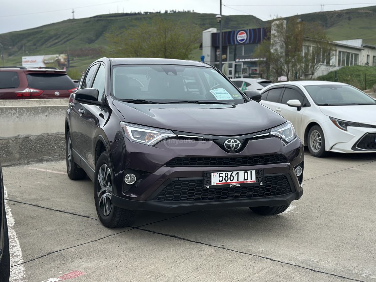 Toyota RAV 4 - фото 1