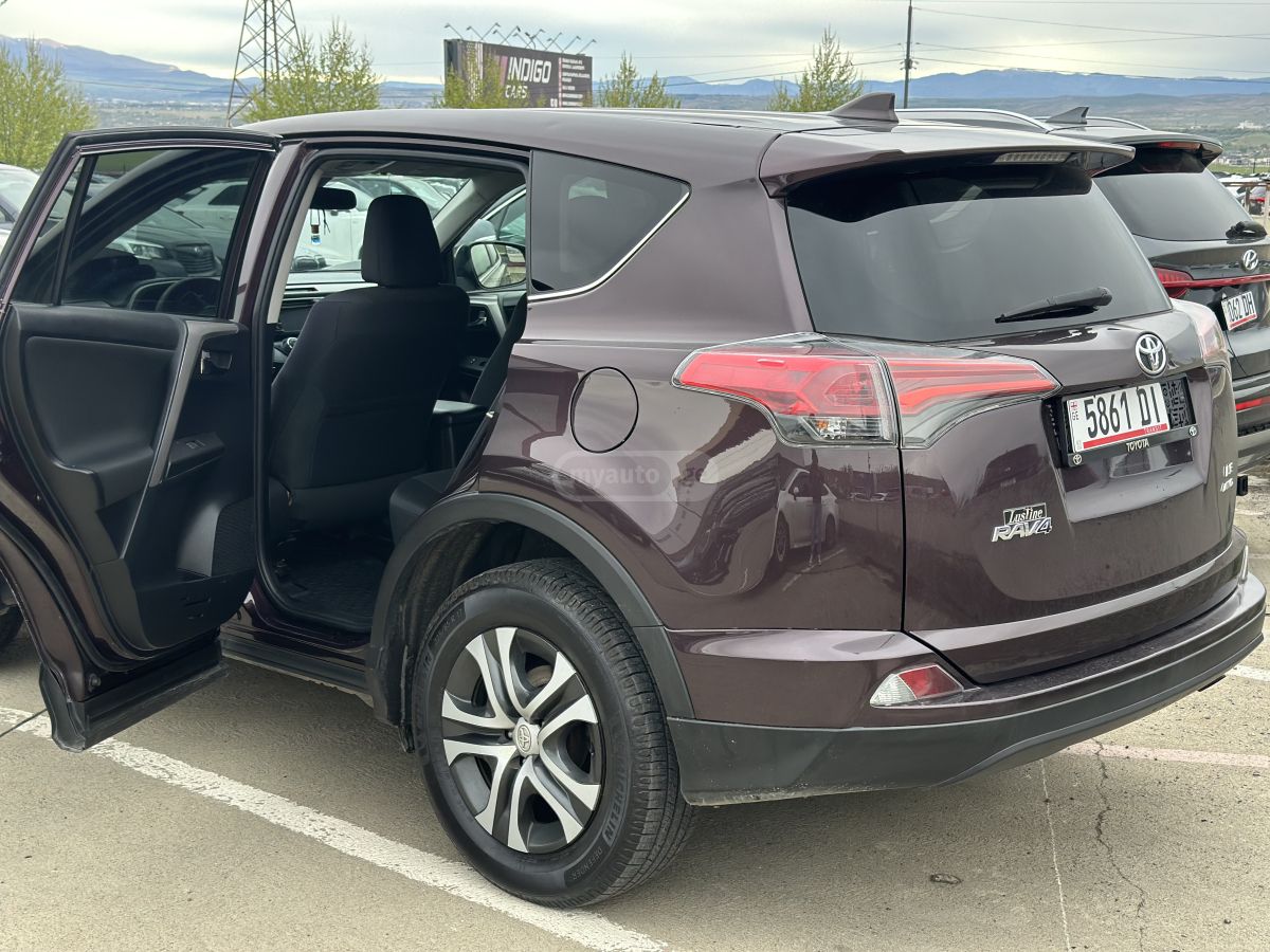 Toyota RAV 4 - фото 4