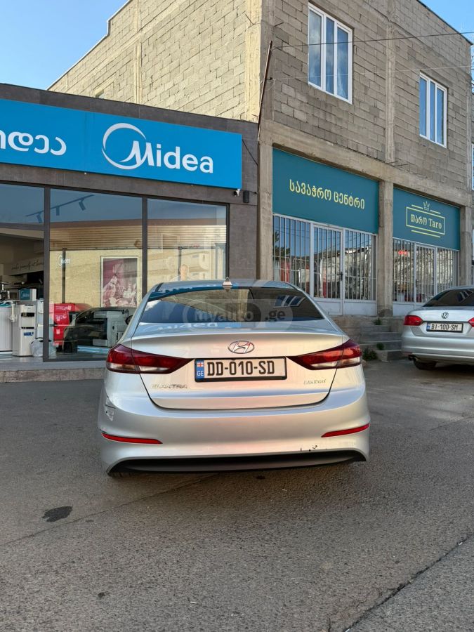 Hyundai Elantra - фото 3