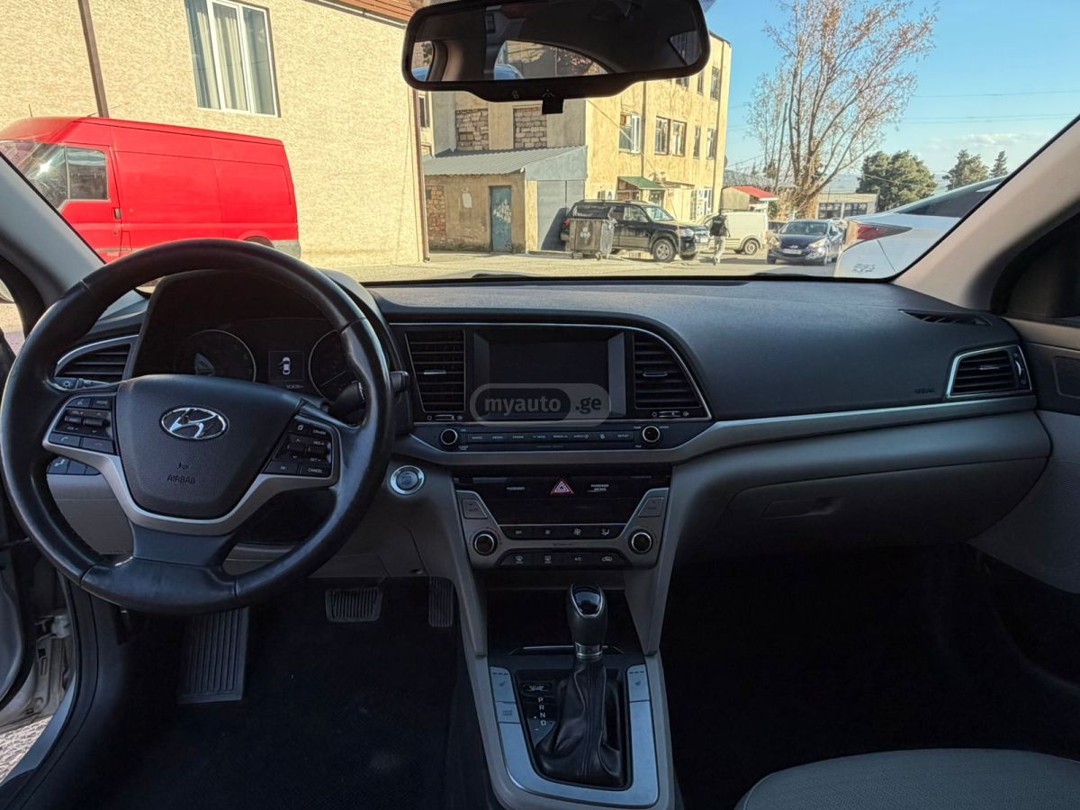 Hyundai Elantra - фото 4